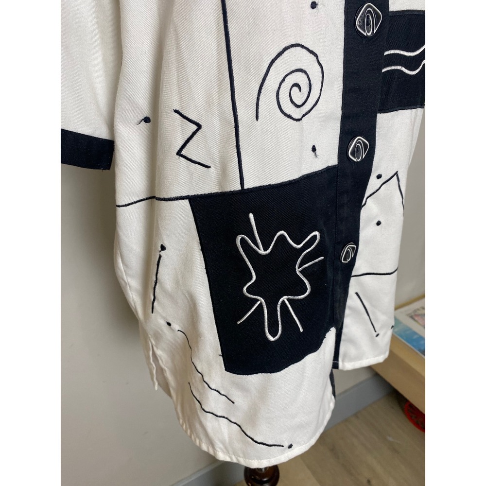 Vintage JG Petite by Joyce 90s Abstract Embroidered Shirt Black White Colorblock - Picture 5 of 7